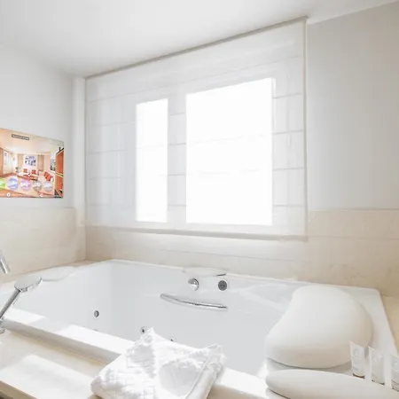 Les De La Potiniere Hotel