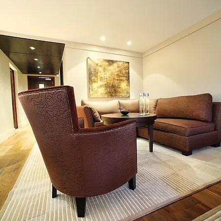 Les De La Potiniere Hotell 5*