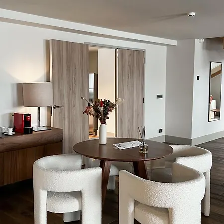 Hotell Les De La Potiniere