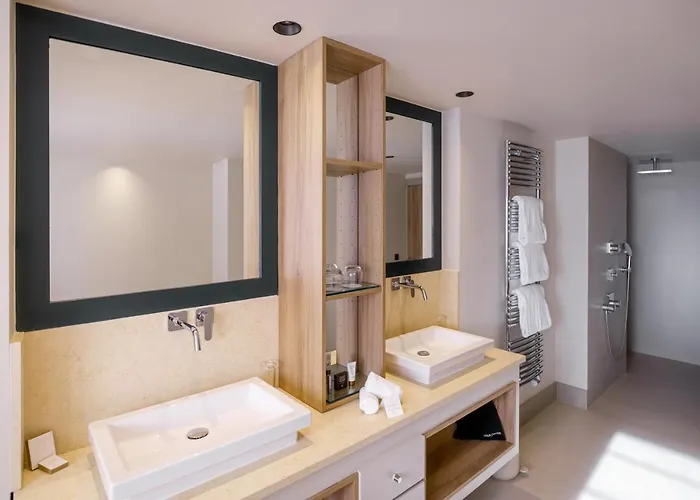 Les De La Potiniere Hotell 5*